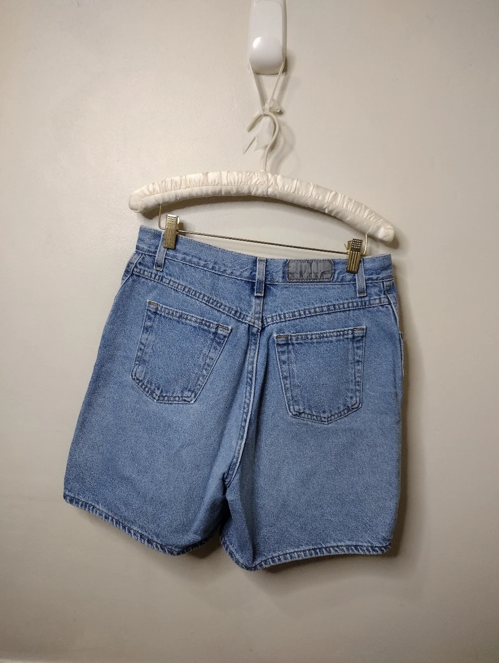 Vintage 1980-90's Gitano Classic 100% Cotton High Waisted, Light Wash Mom Shorts - Picture 3 of 4